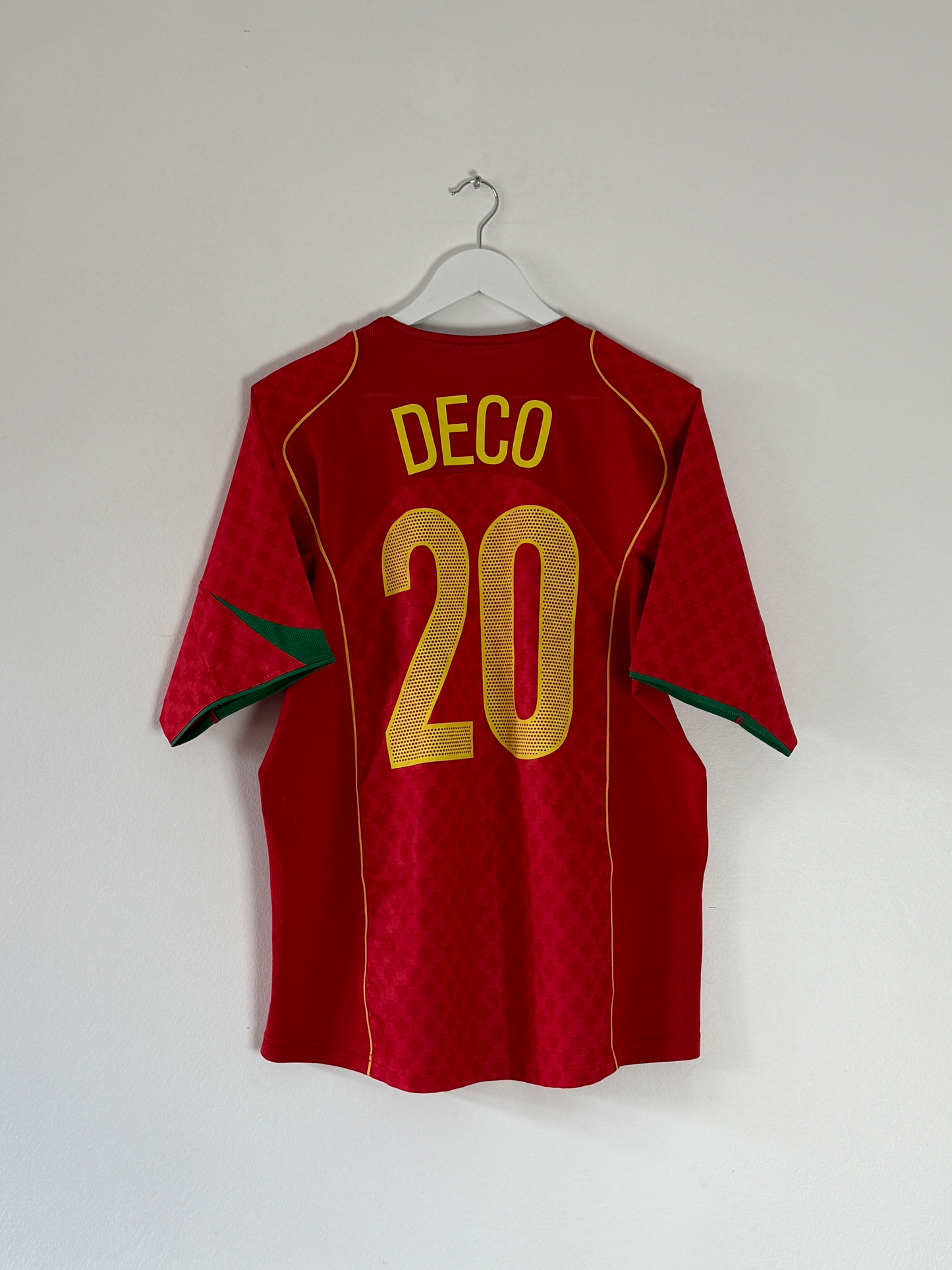 2004 Portugal Home #20 Deco (L)