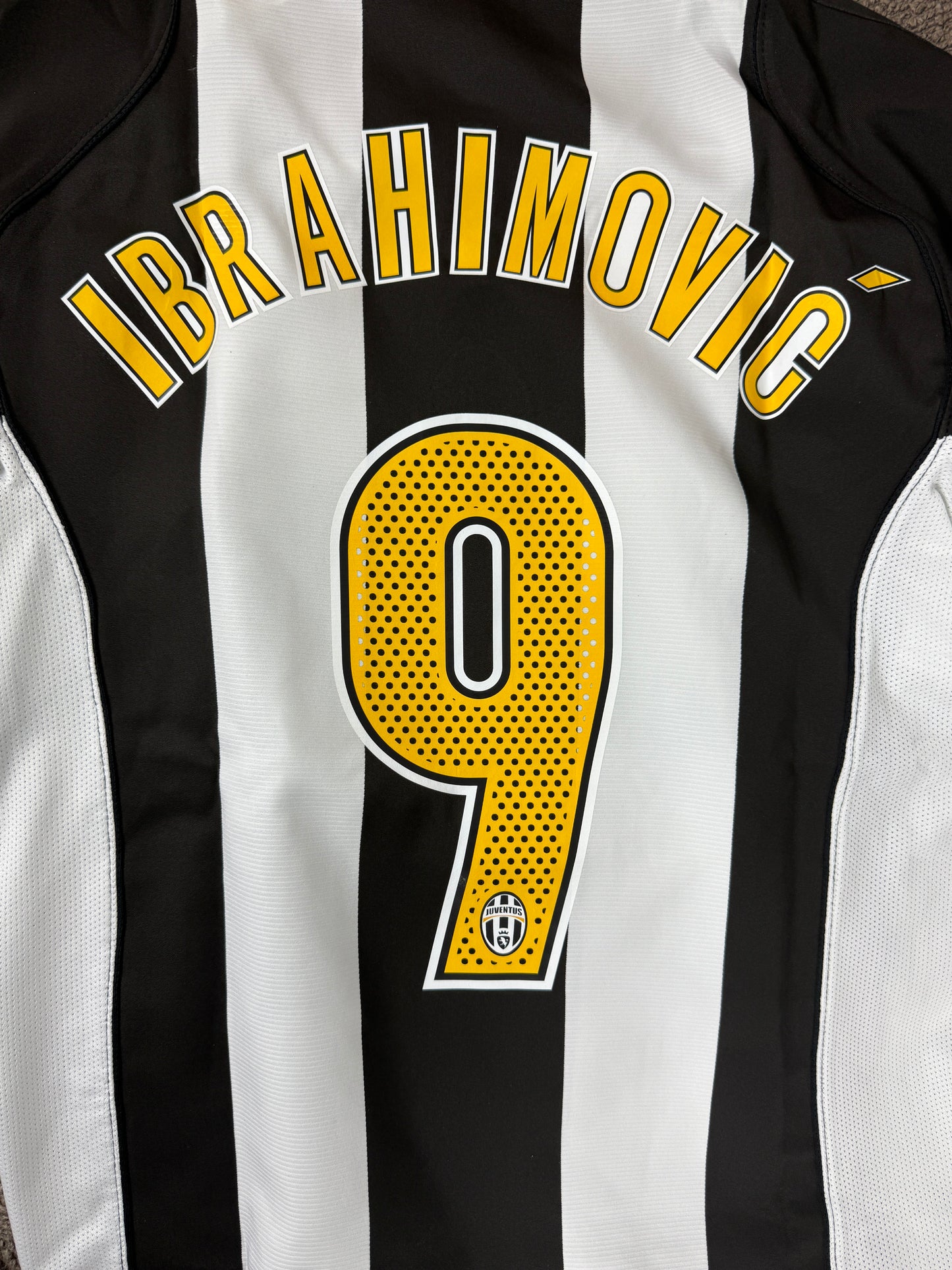 2004/05 Juventus Home #9 Ibrahimovic (M)
