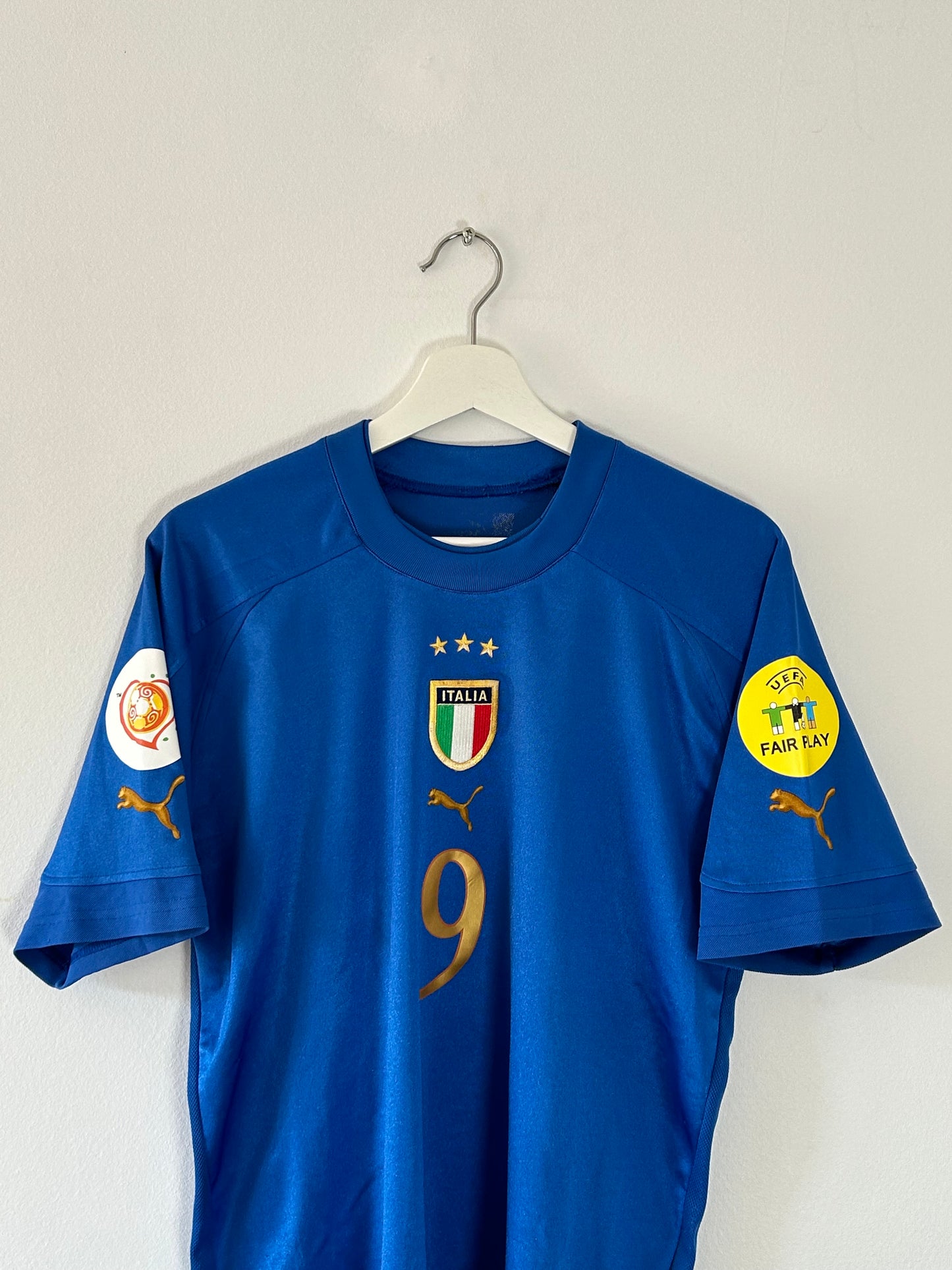 2004 Italy Vieri #32 Home (M)