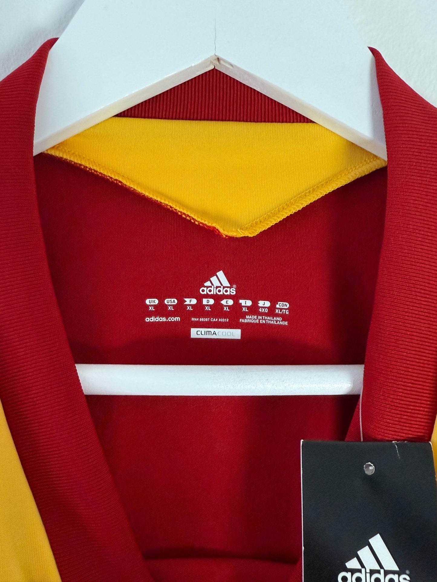 2013 Spain Home #6 Iniesta (XL, BNWT)