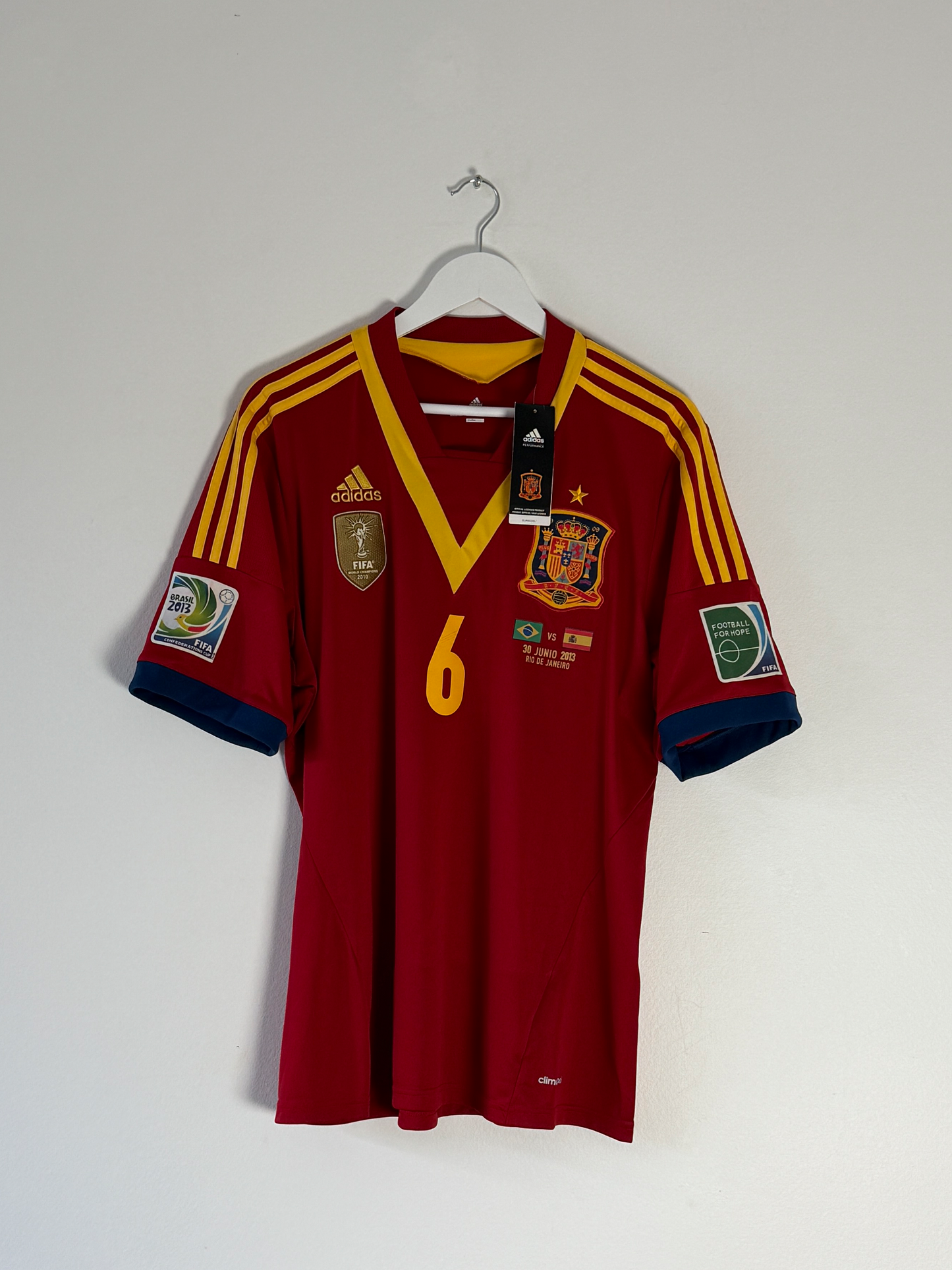 2013 Spain Home #6 Iniesta (XL, BNWT)