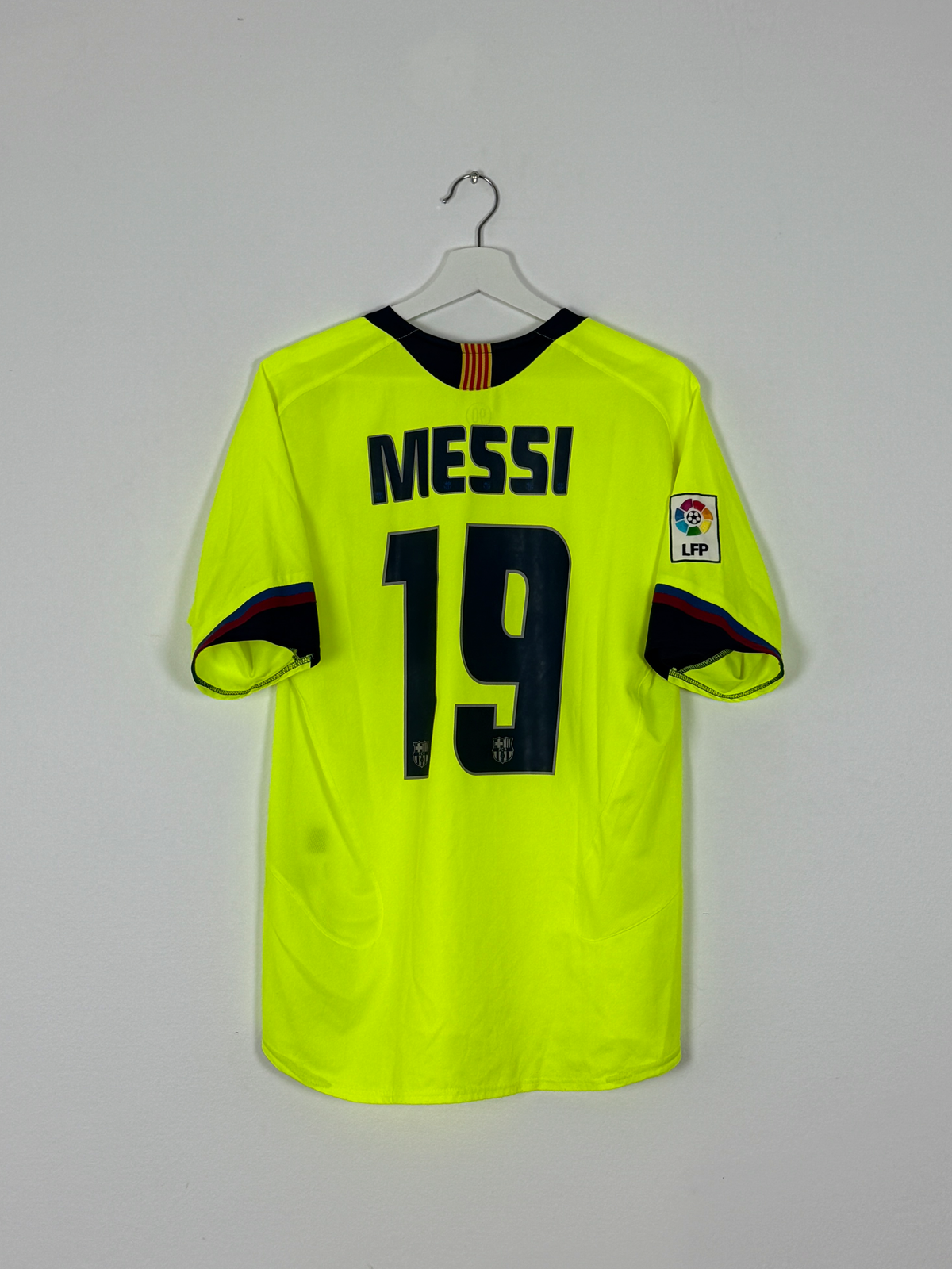 2005/06 FC Barcelona Away Messi #19 (M) – Football Curated 2005/06 FC Barcelona Away Messi #19 (M) – Football Curated