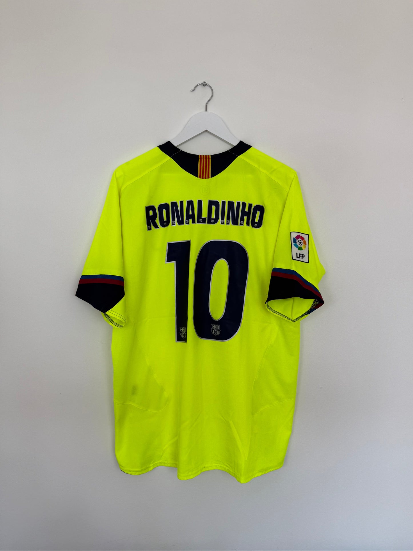2005/06 Barcelona Away #10 Ronaldinho (L)