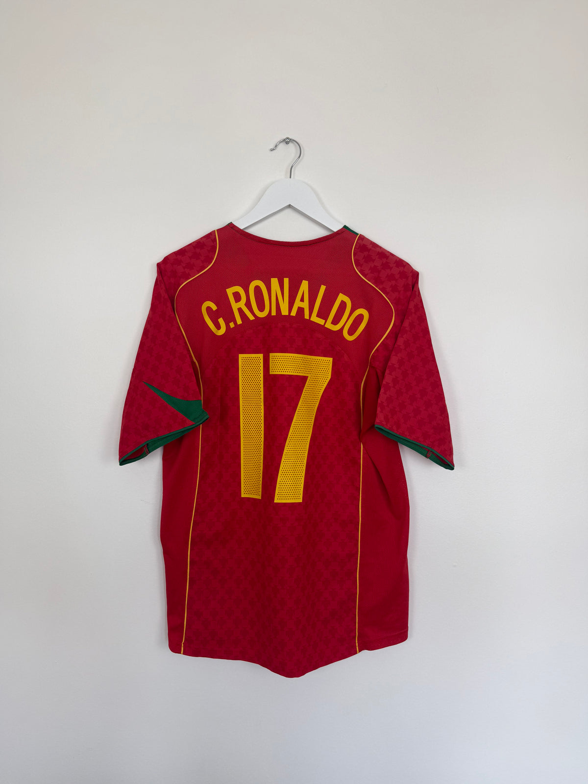 2004 Portugal Home #17 Ronaldo (M)
